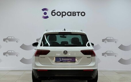 Volkswagen Tiguan II, 2018 год, 1 990 000 рублей, 5 фотография