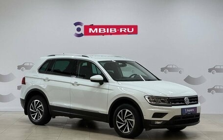Volkswagen Tiguan II, 2018 год, 1 990 000 рублей, 3 фотография