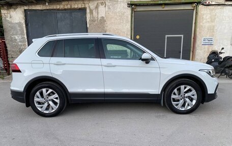 Volkswagen Tiguan II, 2021 год, 3 200 000 рублей, 3 фотография