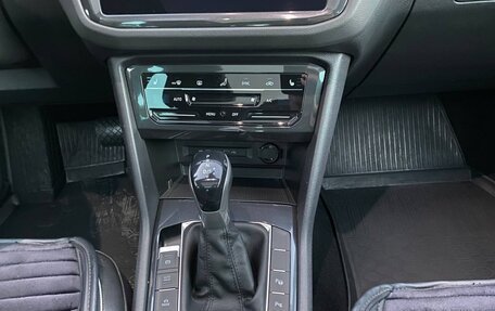 Volkswagen Tiguan II, 2021 год, 3 200 000 рублей, 24 фотография