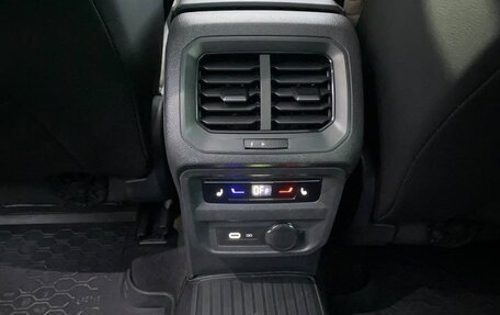 Volkswagen Tiguan II, 2021 год, 3 200 000 рублей, 33 фотография