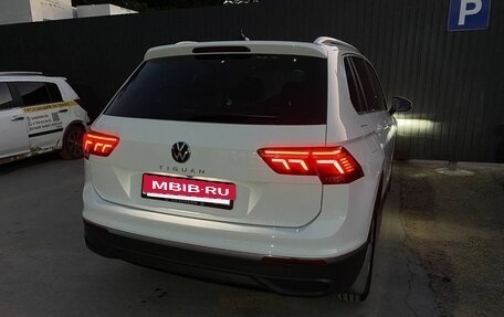 Volkswagen Tiguan II, 2021 год, 3 200 000 рублей, 39 фотография