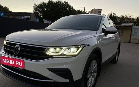 Volkswagen Tiguan II, 2021 год, 3 200 000 рублей, 38 фотография