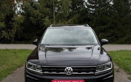 Volkswagen Tiguan II, 2018 год, 2 380 000 рублей, 3 фотография