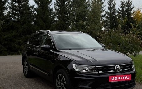 Volkswagen Tiguan II, 2018 год, 2 380 000 рублей, 2 фотография