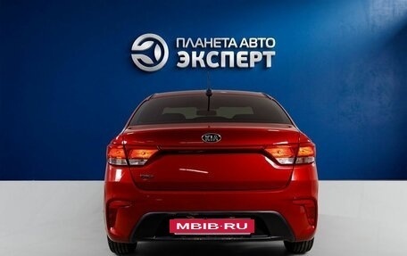 KIA Rio IV, 2018 год, 1 000 000 рублей, 3 фотография