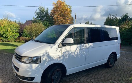 Volkswagen Caravelle T5, 2013 год, 2 100 000 рублей, 1 фотография