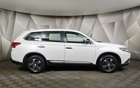 Mitsubishi Outlander III рестайлинг 3, 2018 год, 1 680 000 рублей, 6 фотография