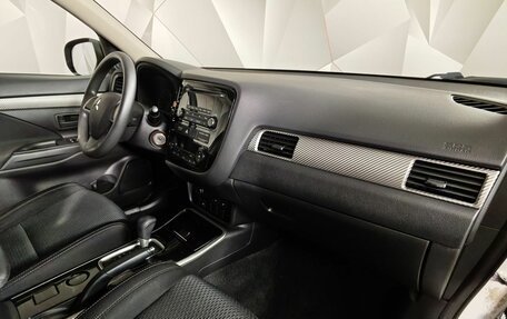 Mitsubishi Outlander III рестайлинг 3, 2018 год, 1 680 000 рублей, 13 фотография