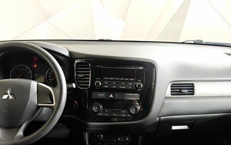Mitsubishi Outlander III рестайлинг 3, 2018 год, 1 680 000 рублей, 15 фотография