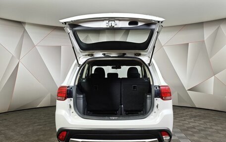 Mitsubishi Outlander III рестайлинг 3, 2018 год, 1 680 000 рублей, 12 фотография