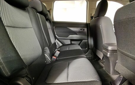 Mitsubishi Outlander III рестайлинг 3, 2018 год, 1 680 000 рублей, 16 фотография