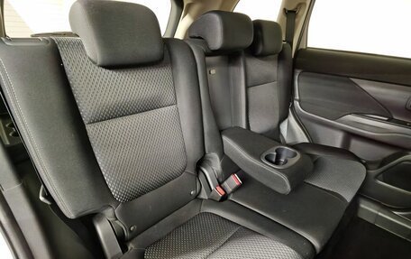 Mitsubishi Outlander III рестайлинг 3, 2018 год, 1 680 000 рублей, 17 фотография