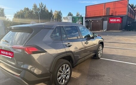 Toyota RAV4, 2022 год, 3 600 000 рублей, 5 фотография