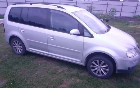 Volkswagen Touran III, 2005 год, 570 000 рублей, 2 фотография