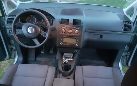 Volkswagen Touran III, 2005 год, 570 000 рублей, 3 фотография