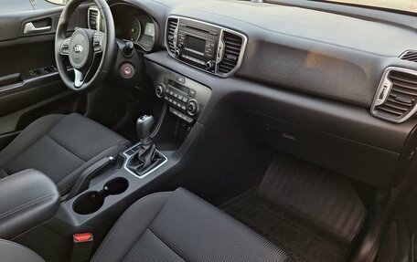 KIA Sportage IV рестайлинг, 2018 год, 1 800 000 рублей, 10 фотография