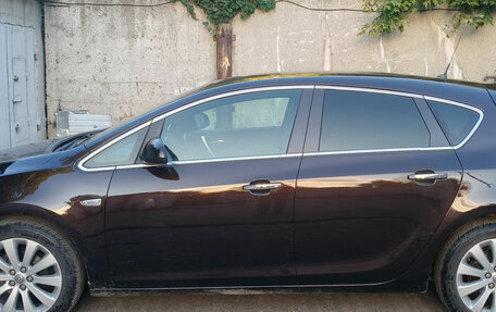 Opel Astra J, 2013 год, 830 000 рублей, 2 фотография
