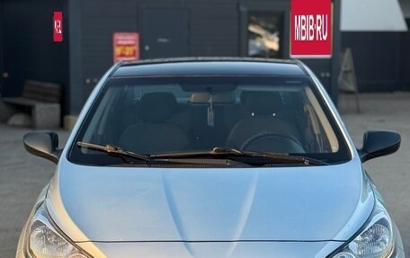 Hyundai Solaris II рестайлинг, 2012 год, 730 000 рублей, 1 фотография