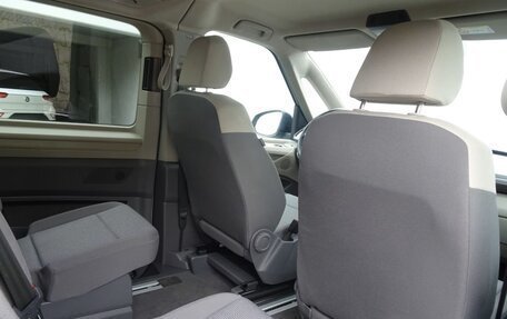Volkswagen Multivan, 2023 год, 5 050 000 рублей, 15 фотография