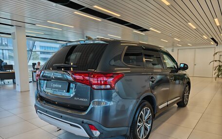 Mitsubishi Outlander III рестайлинг 3, 2019 год, 1 845 000 рублей, 2 фотография