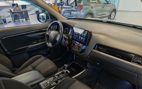 Mitsubishi Outlander III рестайлинг 3, 2019 год, 1 845 000 рублей, 7 фотография