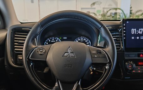 Mitsubishi Outlander III рестайлинг 3, 2019 год, 1 845 000 рублей, 14 фотография