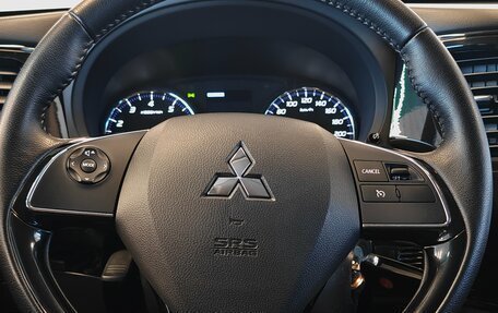 Mitsubishi Outlander III рестайлинг 3, 2019 год, 1 845 000 рублей, 15 фотография