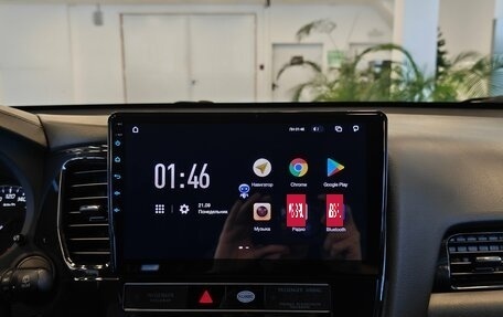 Mitsubishi Outlander III рестайлинг 3, 2019 год, 1 845 000 рублей, 10 фотография