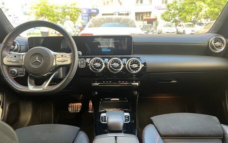 Mercedes-Benz CLA, 2019 год, 3 300 000 рублей, 2 фотография