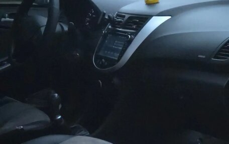 Hyundai Solaris II рестайлинг, 2011 год, 710 000 рублей, 15 фотография