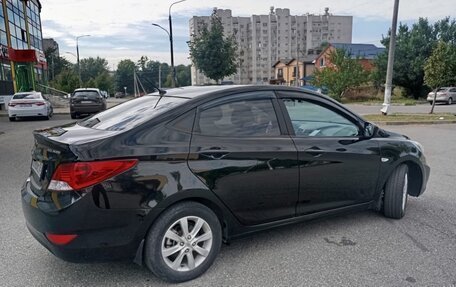 Hyundai Solaris II рестайлинг, 2012 год, 700 000 рублей, 5 фотография