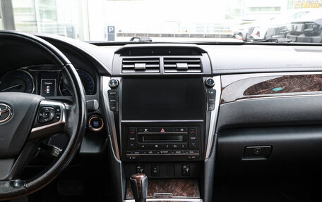 Toyota Camry, 2017 год, 2 398 000 рублей, 14 фотография