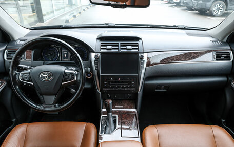 Toyota Camry, 2017 год, 2 398 000 рублей, 13 фотография