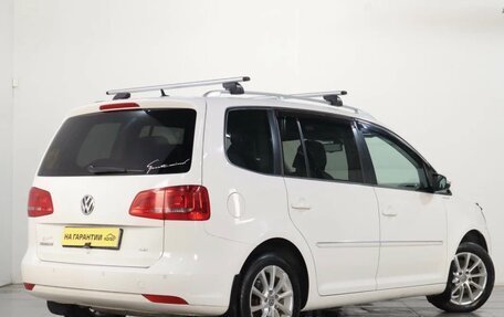 Volkswagen Touran III, 2011 год, 950 000 рублей, 4 фотография