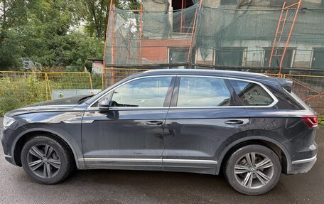 Volkswagen Touareg III, 2021 год, 1 550 000 рублей, 2 фотография