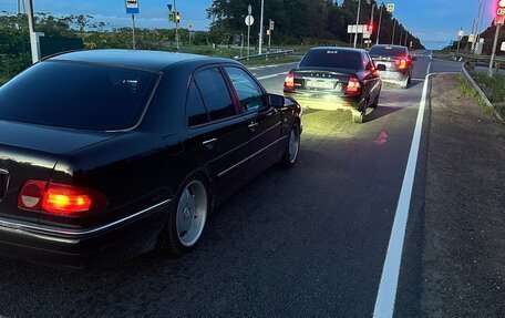Mercedes-Benz E-Класс, 1998 год, 220 000 рублей, 3 фотография
