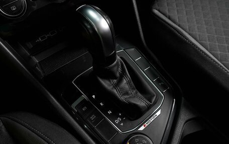 Volkswagen Tiguan II, 2020 год, 3 159 000 рублей, 17 фотография