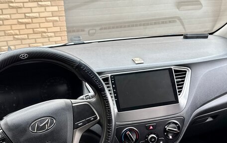 Hyundai Solaris II рестайлинг, 2018 год, 1 097 000 рублей, 11 фотография