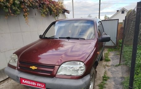 Chevrolet Niva I рестайлинг, 2004 год, 210 000 рублей, 1 фотография
