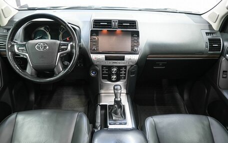 Toyota Land Cruiser Prado 150 рестайлинг 2, 2022 год, 6 499 900 рублей, 9 фотография