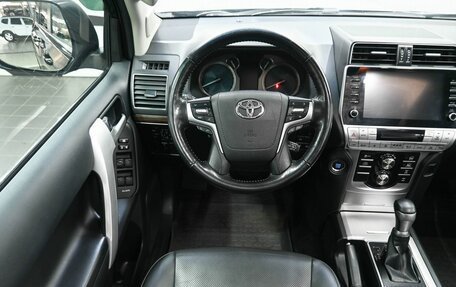 Toyota Land Cruiser Prado 150 рестайлинг 2, 2022 год, 6 499 900 рублей, 10 фотография