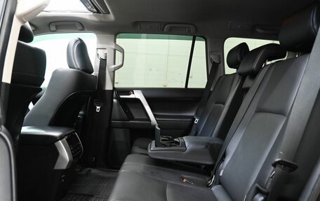 Toyota Land Cruiser Prado 150 рестайлинг 2, 2022 год, 6 499 900 рублей, 13 фотография