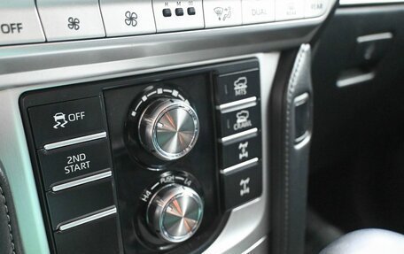 Toyota Land Cruiser Prado 150 рестайлинг 2, 2022 год, 6 499 900 рублей, 23 фотография