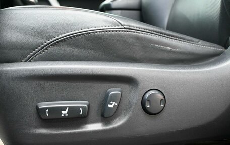 Toyota Land Cruiser Prado 150 рестайлинг 2, 2022 год, 6 499 900 рублей, 29 фотография