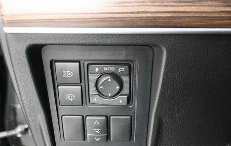 Toyota Land Cruiser Prado 150 рестайлинг 2, 2022 год, 6 499 900 рублей, 30 фотография