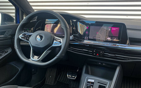 Volkswagen Golf VIII, 2021 год, 3 000 000 рублей, 14 фотография