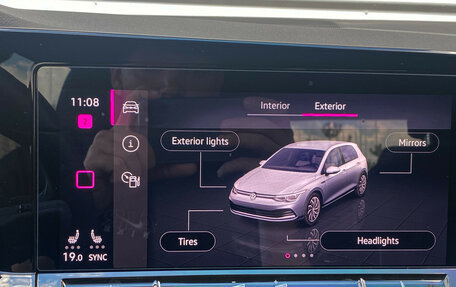 Volkswagen Golf VIII, 2021 год, 3 000 000 рублей, 26 фотография
