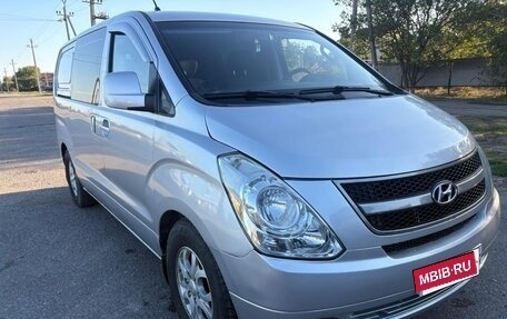 Hyundai Grand Starex Grand Starex I рестайлинг 2, 2008 год, 1 000 000 рублей, 2 фотография