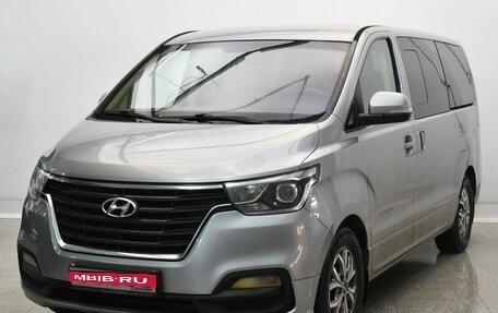Hyundai H-1 II рестайлинг, 2018 год, 2 700 000 рублей, 1 фотография